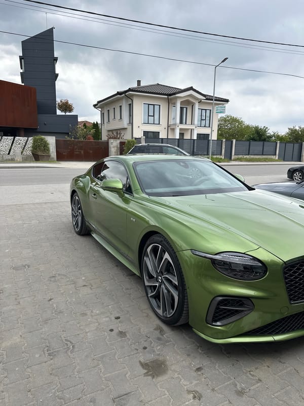 Green Bentley spotted in Plovdiv residential area