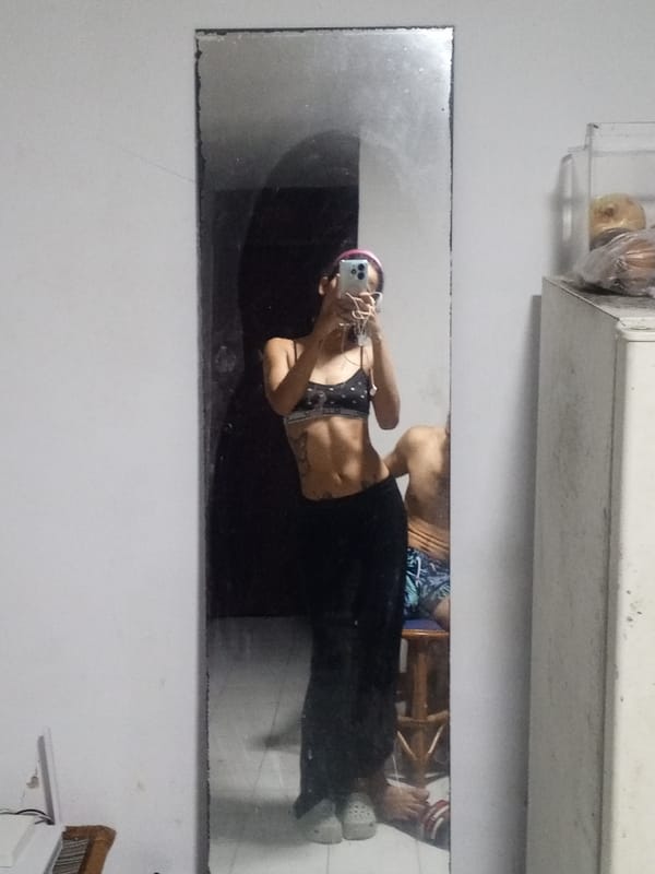 Mirror selfies in Porlamar, casual athletic look with butterfly tattoo