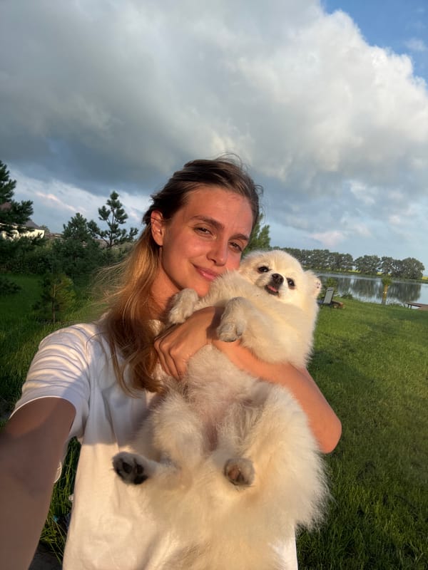 Afternoon hangout with a very photogenic white Pomeranian
