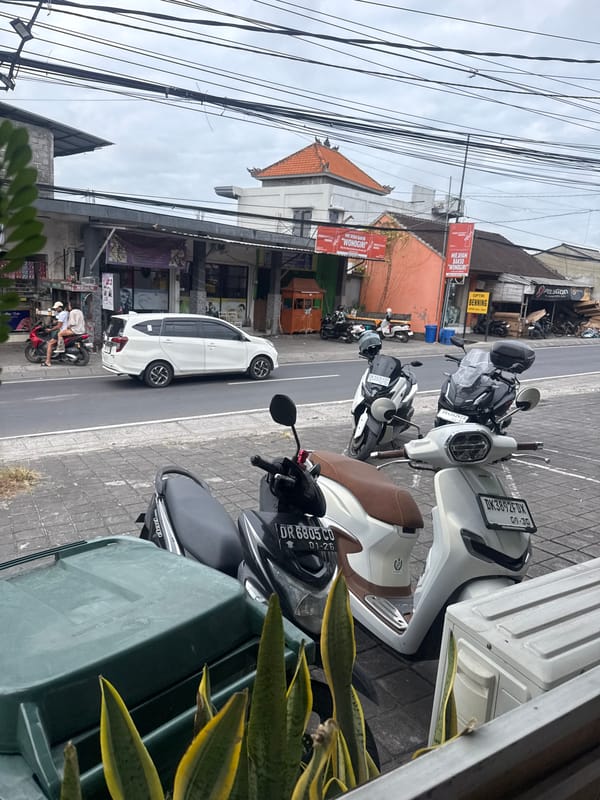 Morning sit-down at a Kuta Selatan street-side spot, Bali