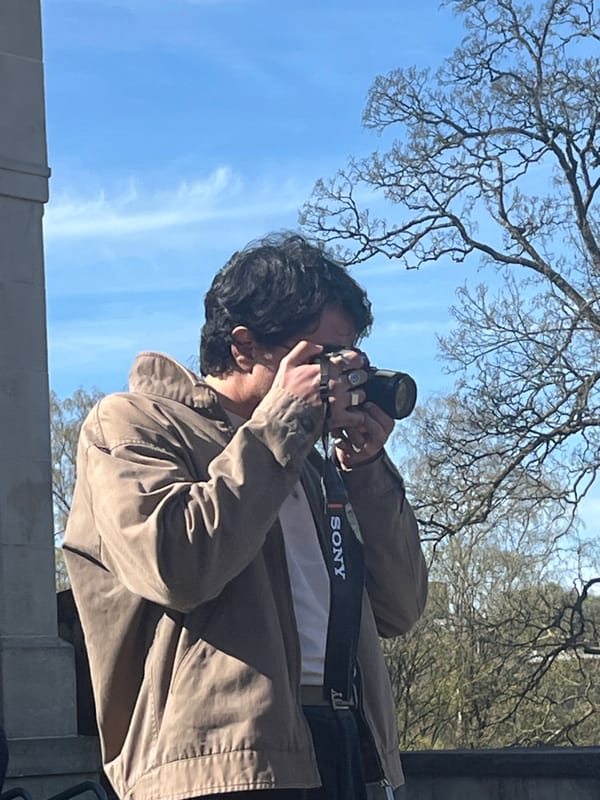 Market day draws crowds to Luxembourg City pottery stalls