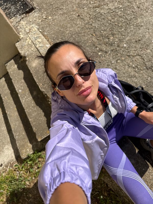 Woman documents morning routine with selfies in Pleven