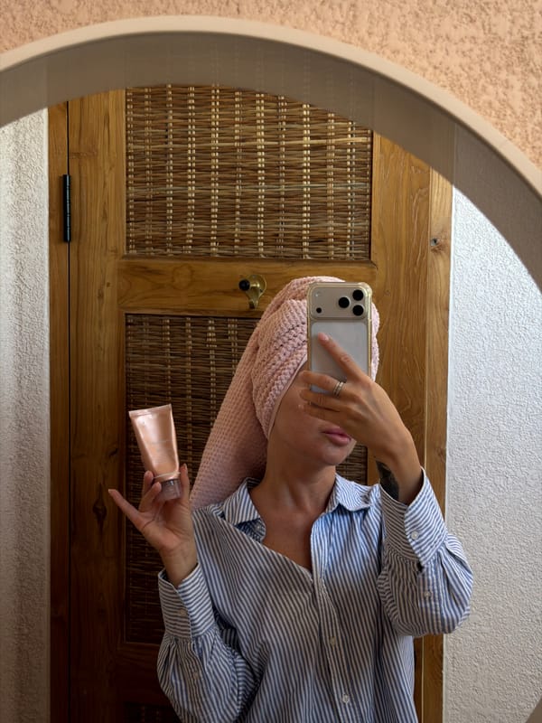 Bathroom mirror selfie in Mengwi, Bali