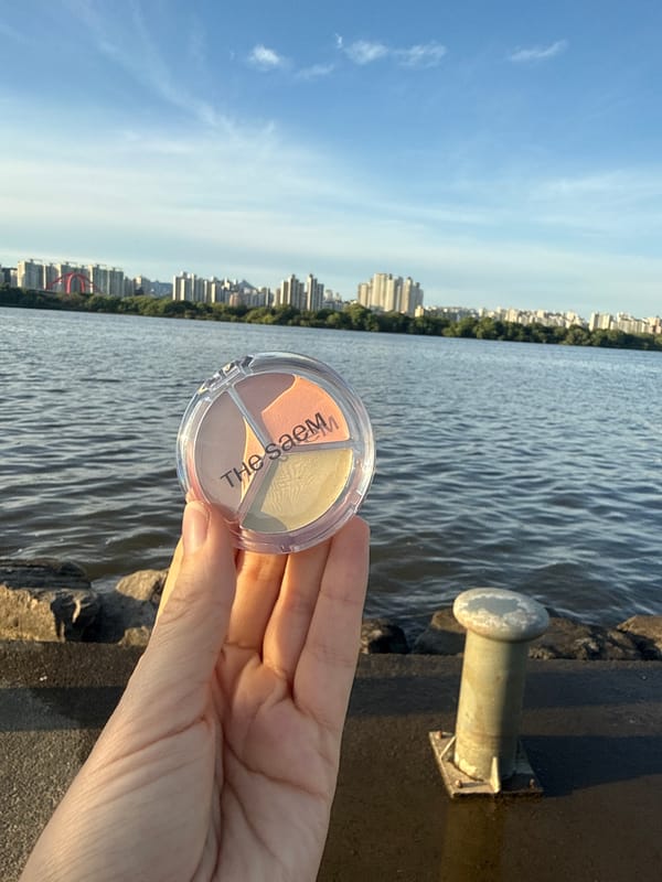 Morning stroll captures Seoul riverside life and cosmetics displays