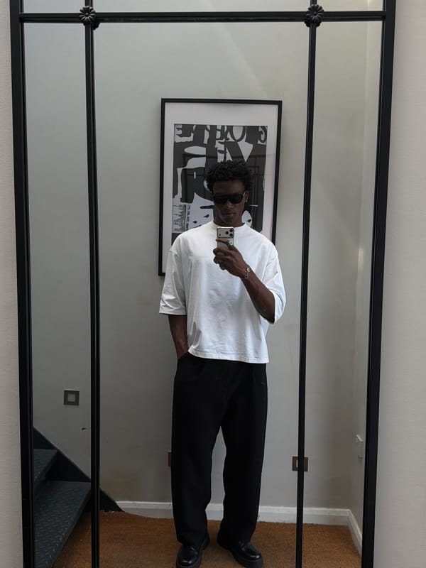 Mirror selfie in a London room, casual daytime shot.