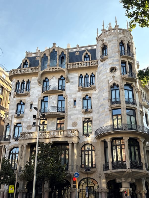 Early morning walk through Barcelona's Gaudí district captured
