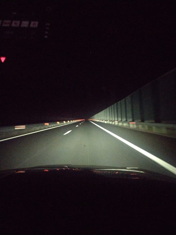 Night driving documented on Bulgarian highway near Chokoba