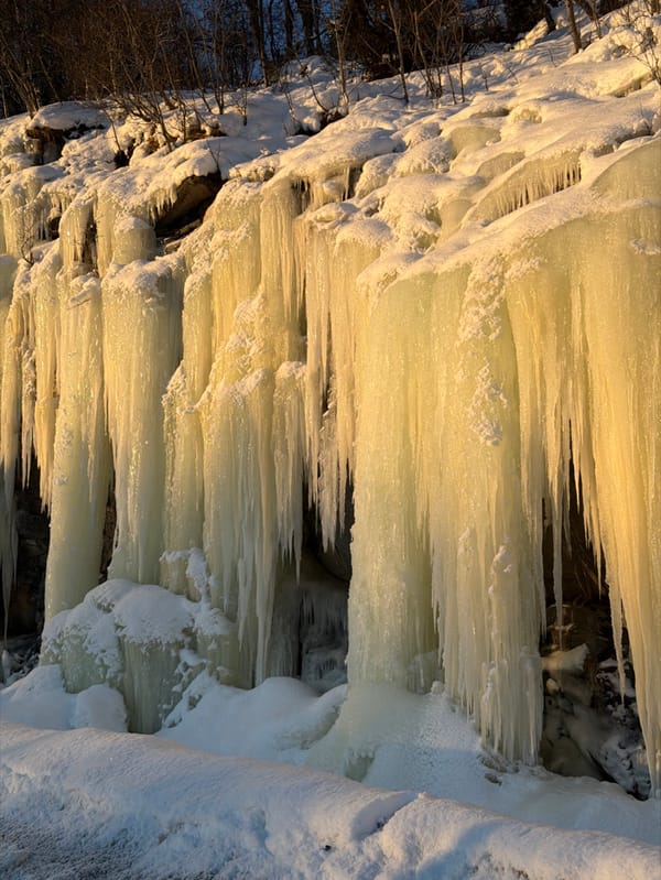 Natural ice wall formations documented in Harstad, Norway