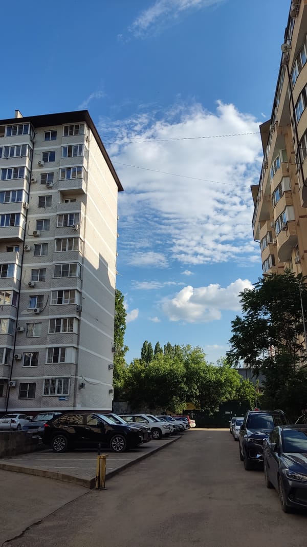 Everyday scenes from a Krasnodar neighborhood on a summer afternoon