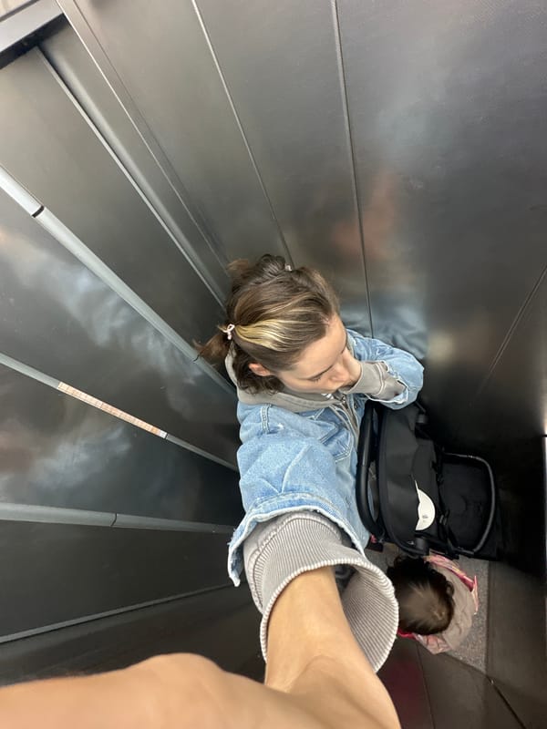 Elevator selfie session with child in Kiel