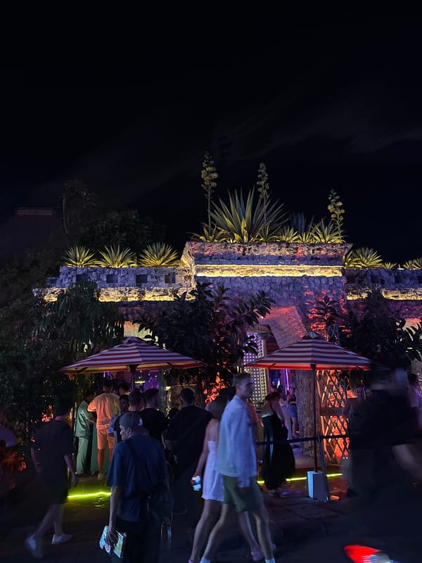 Night club event draws crowds in North Kuta tourist district