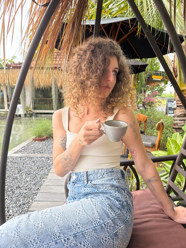 Morning coffee culture documented at Mengwi cafe amid rice paddies