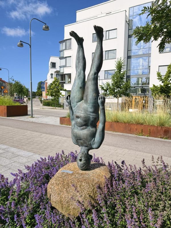 Public art and summer blooms around central Linköping