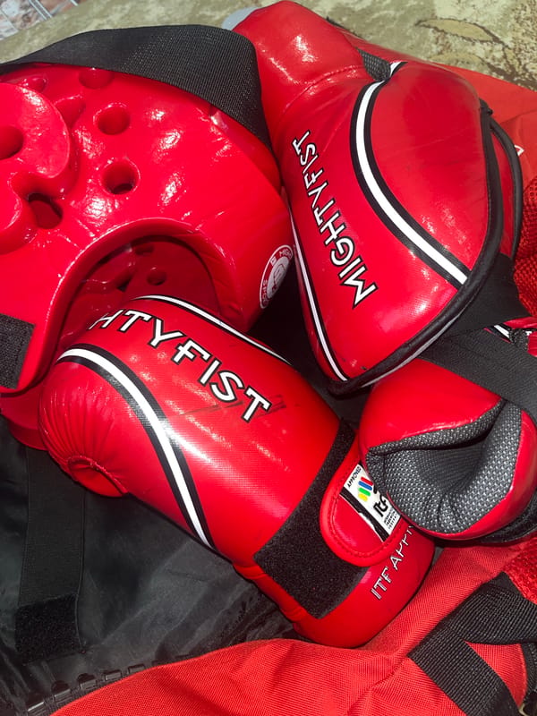 Martial arts gear and residential building documented in Vladaya