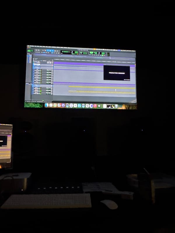 Audio production workspace captured in Mexico City