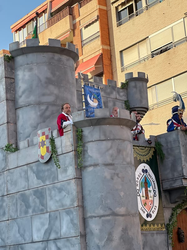 Moros y Cristianos parade rolls through Alicante with castle float