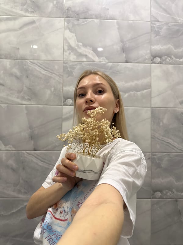 Woman documents early morning beauty routine in Izhevsk apartment