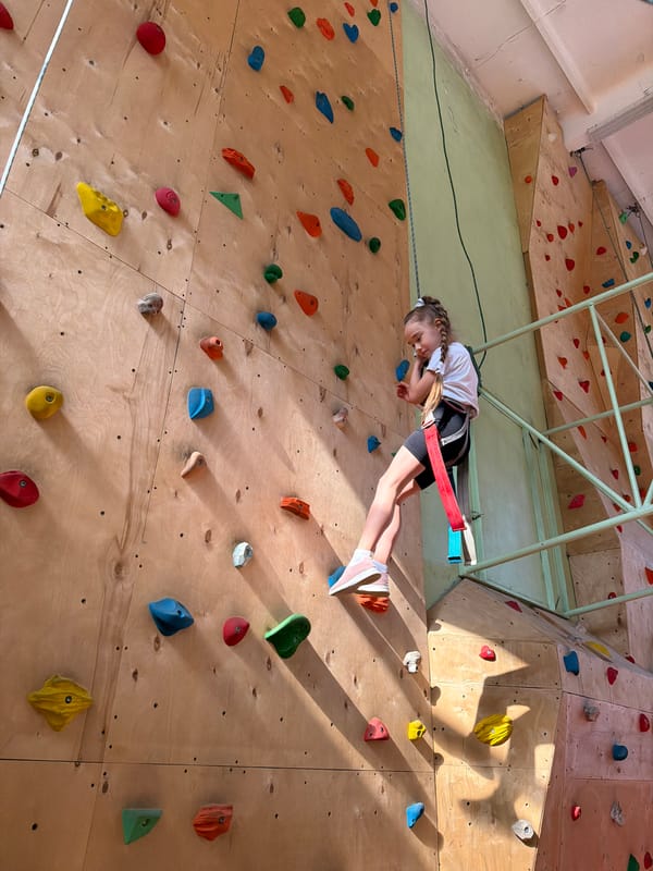Morning life in Izhevsk: climbing gym, streets, scooters