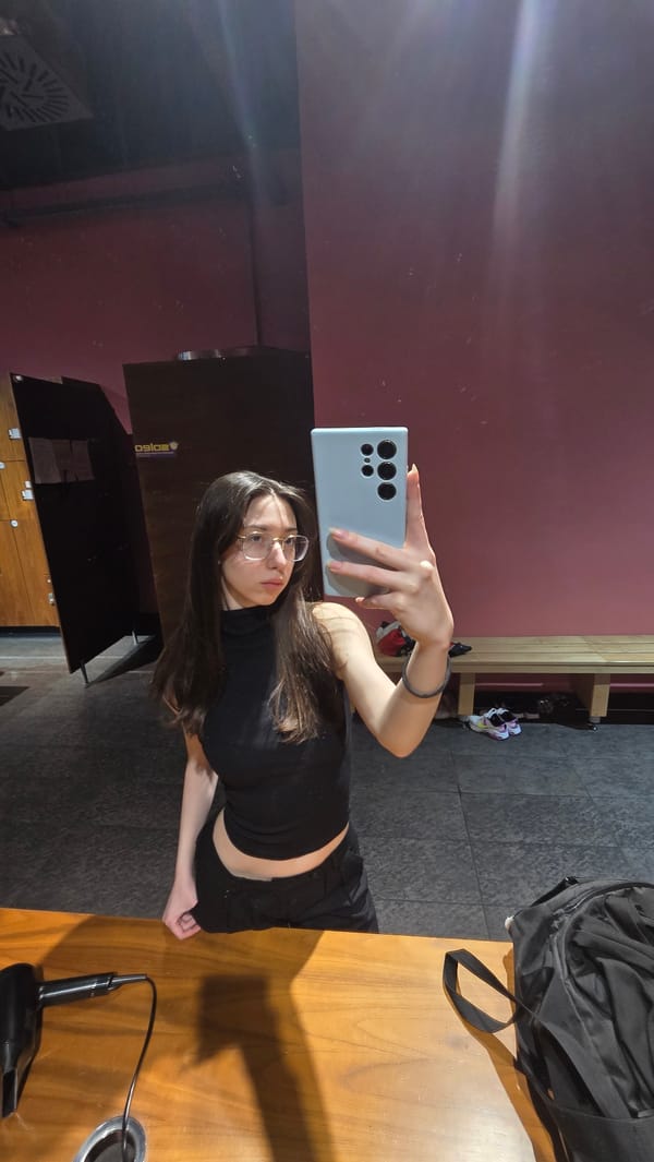 Morning moments captured in Stara Zagora: gym selfie, dashboard view