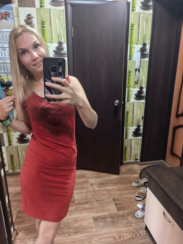 Domestic morning in Sterlitamak: selfies, kids' toys, and flower crafts