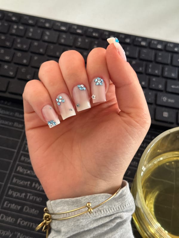 Tea break with floral manicure at Armenian workspace