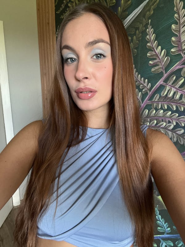 Lazy afternoon at home: tarot cards, watercolors, and selfies