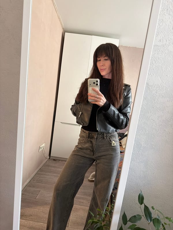 Morning routine documented in Perm: selfies, coffee, gingerbread