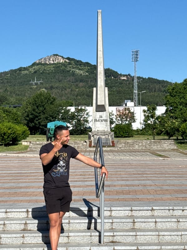 European city walking tour with monuments, parks, and landmarks