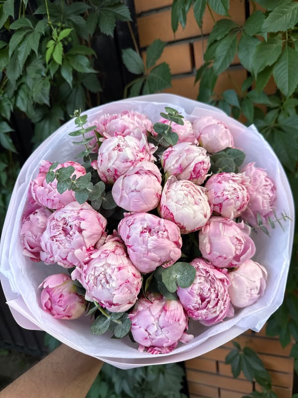Fresh bouquets of peonies and daisies in Almaty