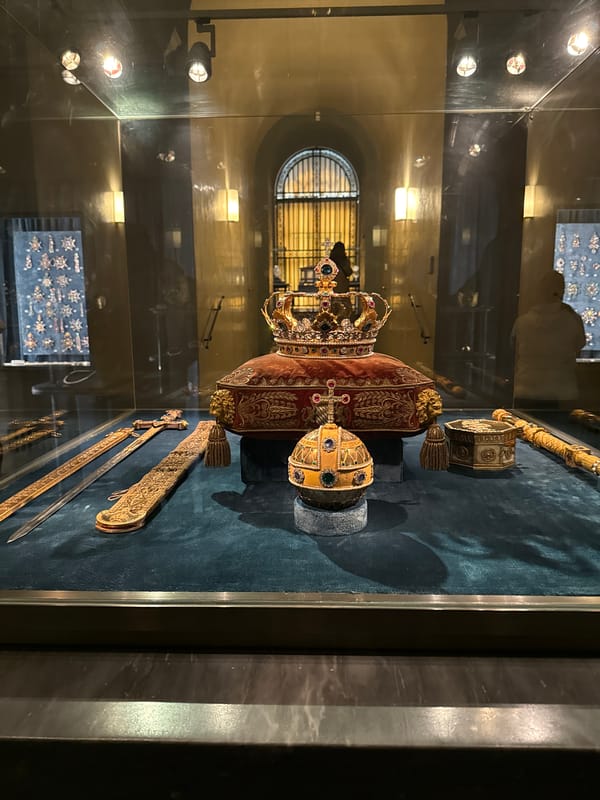 Museum visitor documents royal treasures and artifacts in Munich