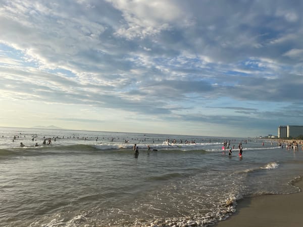Busy afternoon at My Khe Beach, Đà Nẵng