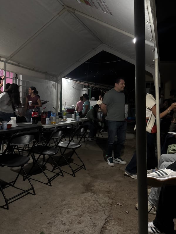 Evening social gathering in Chilpancingo courtyard venue