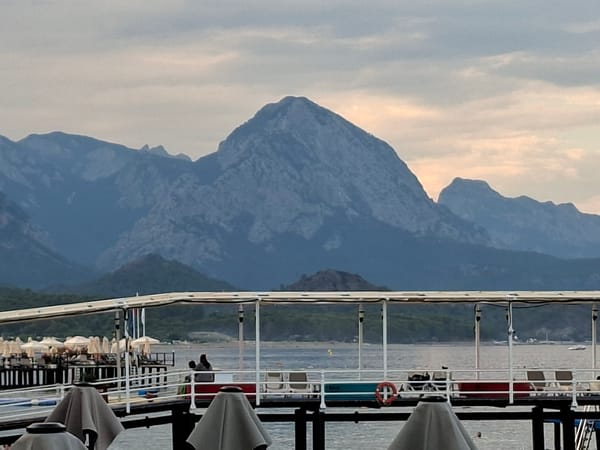 A Kemer resort afternoon, sea to lobby