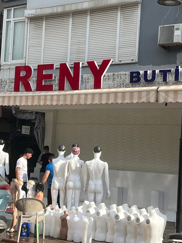 Typical afternoon scenes documented across Alanya's beaches and streets
