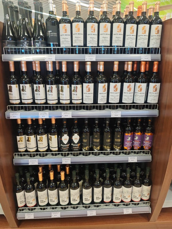 Retail displays spotted in Algyt store early morning