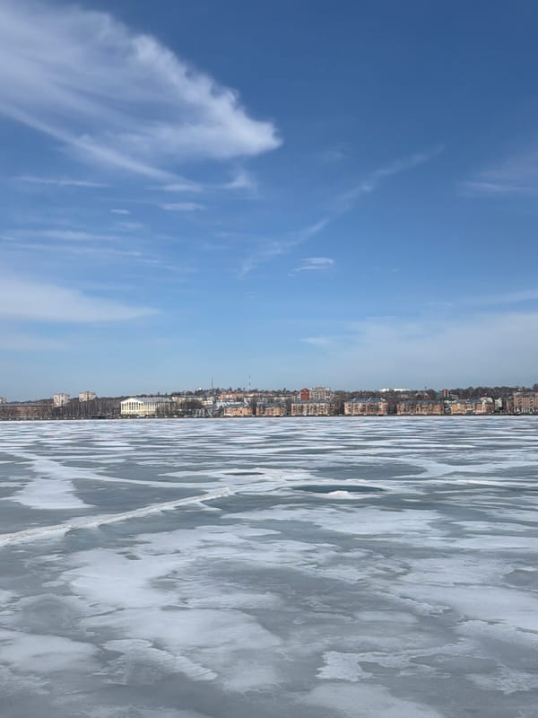 Winter scenes documented around frozen Votkinsk Reservoir and Anchor Monument