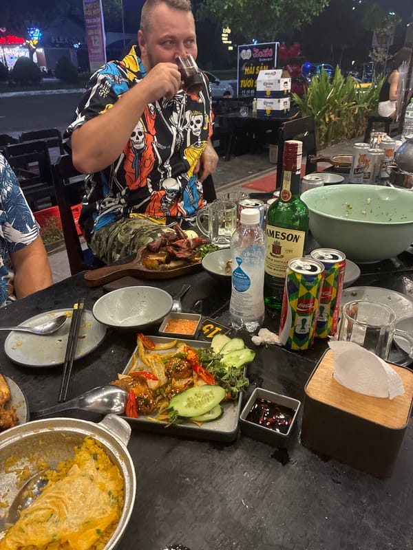 Man dines at outdoor restaurant in Đà Nẵng