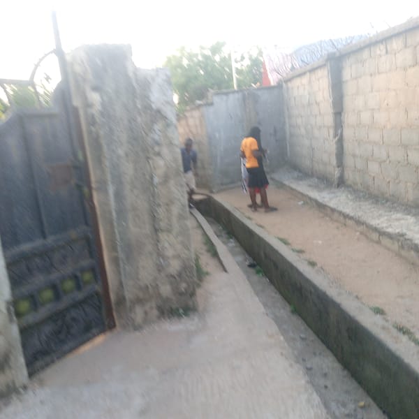 Daily life documented across two Nigerian communities over 40 minutes