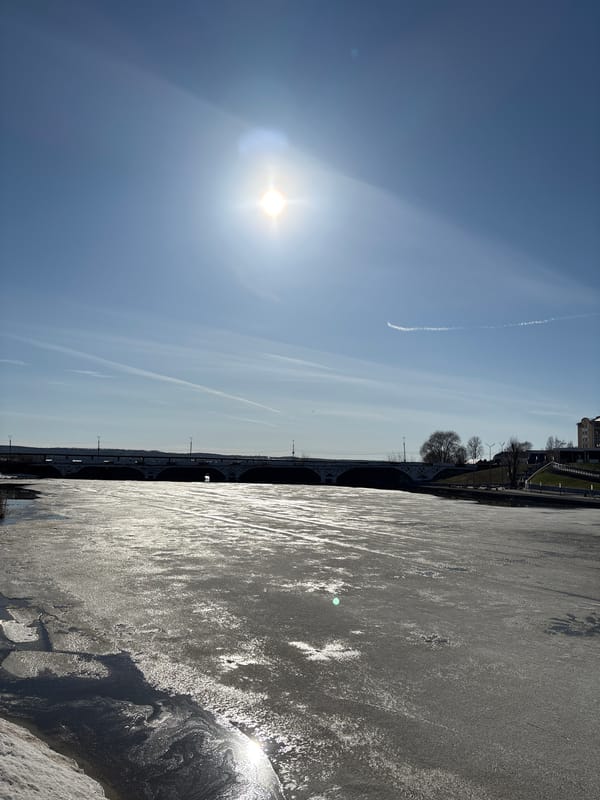 Spring day moments captured across Votkinsk during five-minute span