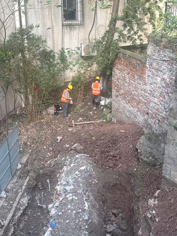 Routine urban scenes documented across Yuzhong District, Chongqing