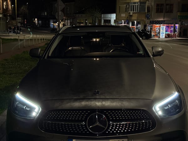 Mercedes SUV parked with headlights on in Gorna Oryahovitsa