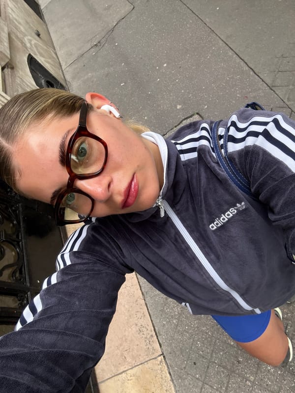 Woman documents brief Paris visit in cold weather selfies