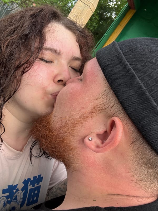 Couple captures intimate spring moments in Surgut, Russia