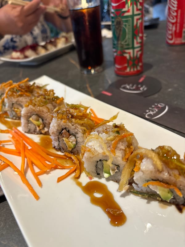 Evening dining and shopping activities documented in Mexican mall complex
