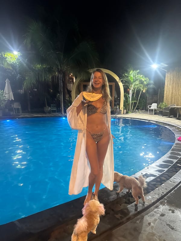 Late-night durian and poolside vibes in Mũi Né