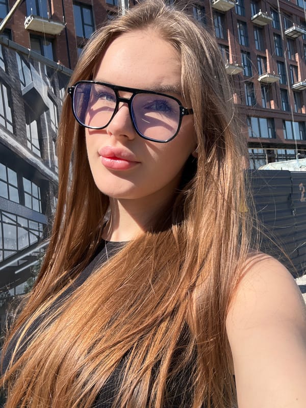 Casual morning selfies and breakfast at home in Dnipro