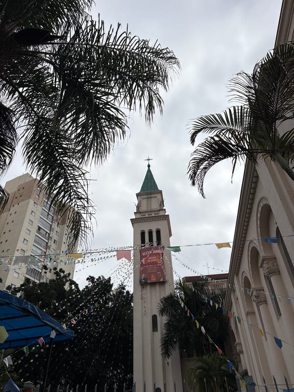 São Paulo street cluster: church, murals, and urban architecture