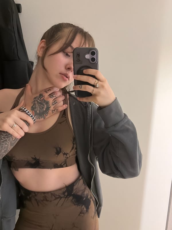 Post-gym mirror selfies from Vantaa, Finland