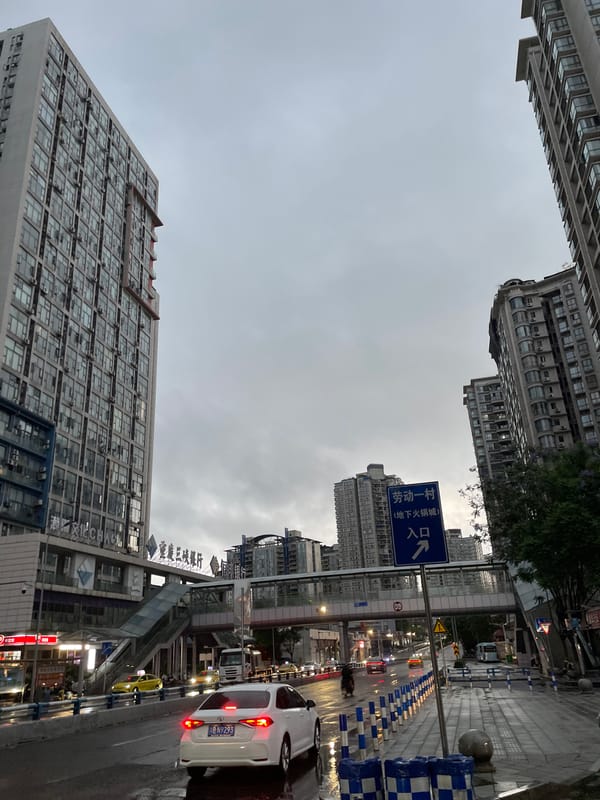 Rainy evening street scenes documented in Longta, China