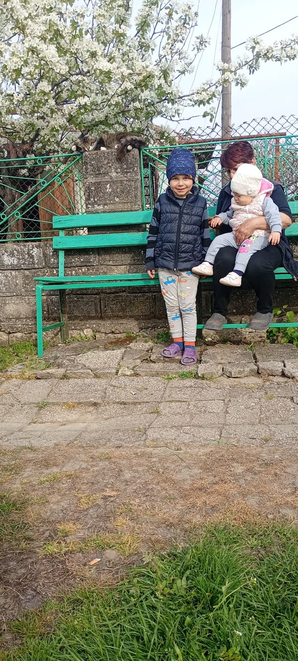 Small group gathers near bench in Alfatar residential area